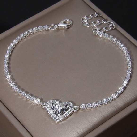 Elegant Silver Heart Rhinestone Bracelet - Picture 1 of 5